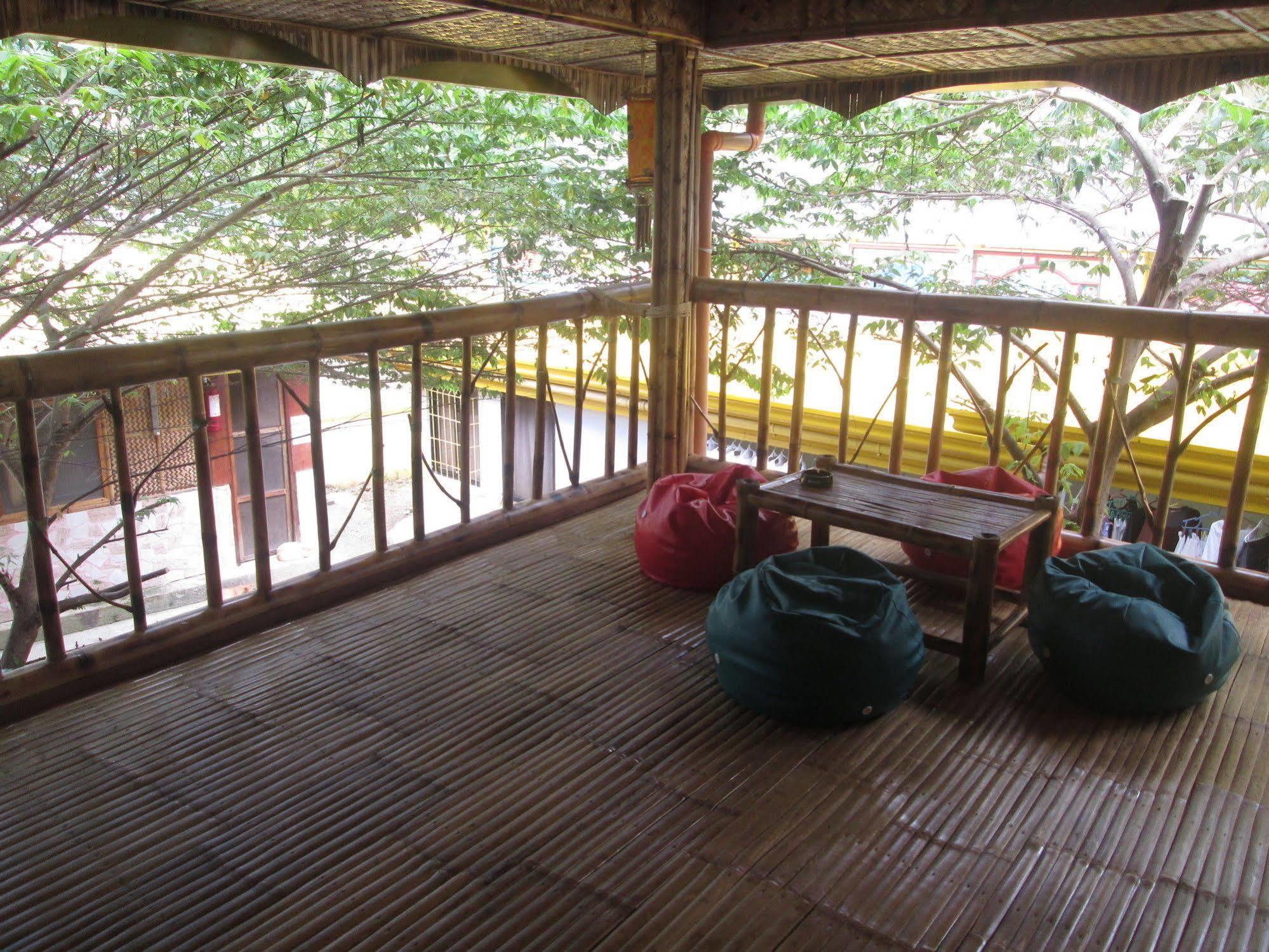 Hotel Bambooze Hauz à Balabag  Extérieur photo